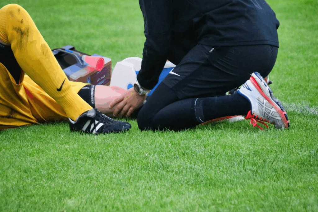 Treating sports injury with Eclipse-980